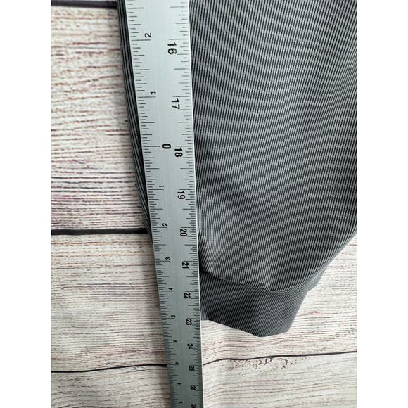 Vuori Performance Jogger Pants Womens XS Gray Pinstripe 4 Way Stretch - Picture 7 of 7